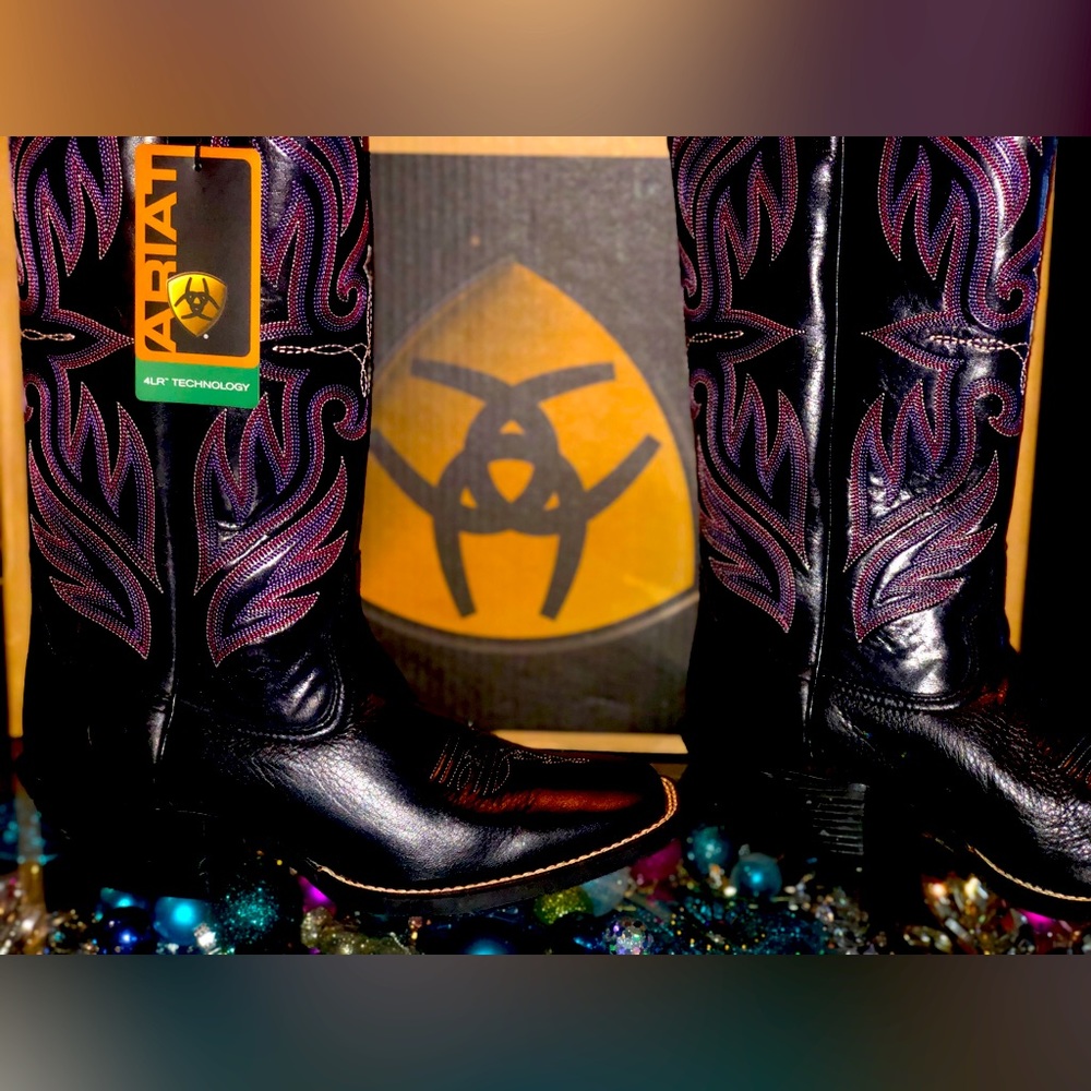Brand new ARIAT brand new w/tags in the box women’s buckaroo black boots 💓